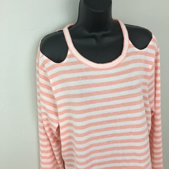 Extremely soft cold shoulder top - Picture 2 of 5